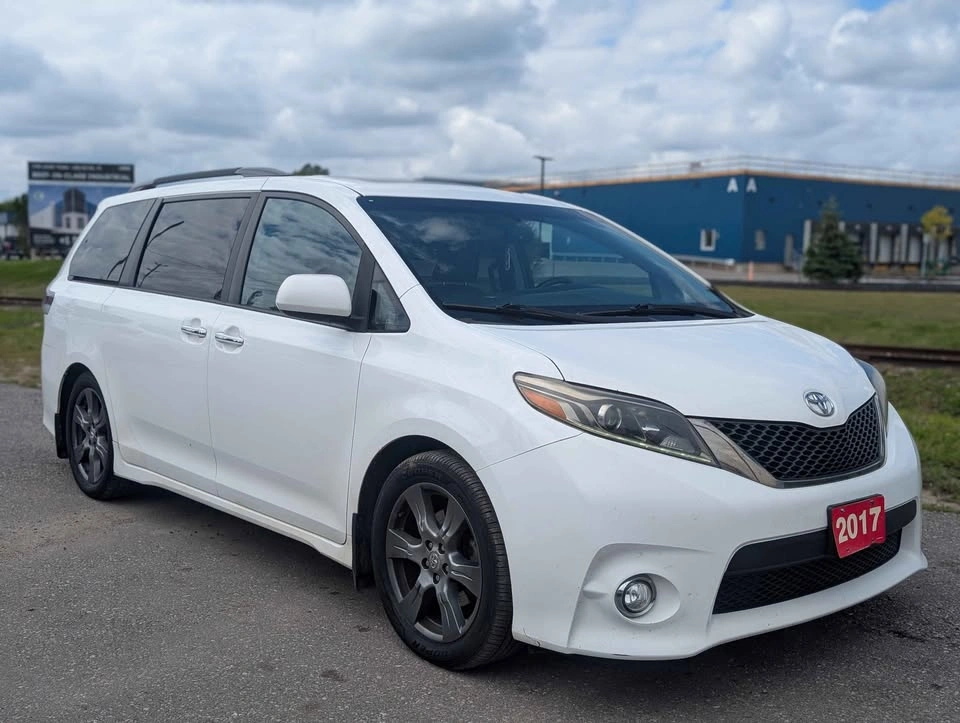 2017 Toyota Sienna - photo 2