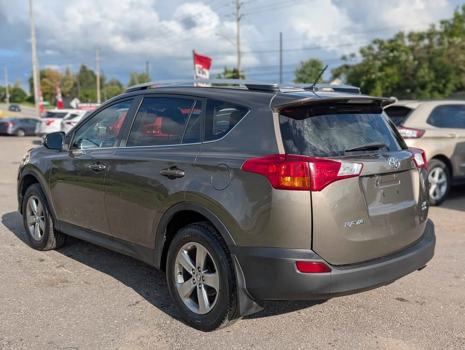 2015 Toyota RAV4 - photo 2