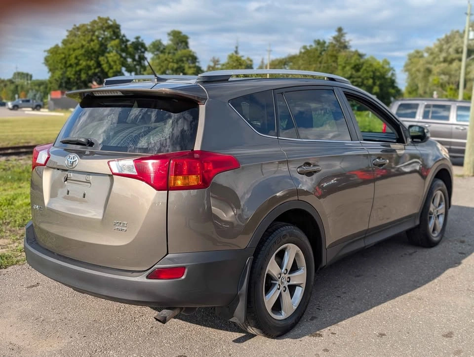 2015 Toyota RAV4 - photo 4
