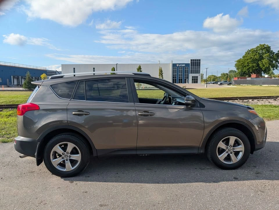 2015 Toyota RAV4 - photo 5