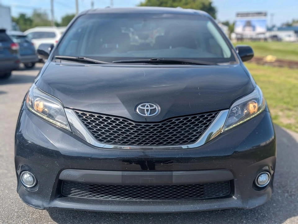 2017 Toyota Sienna - photo 3