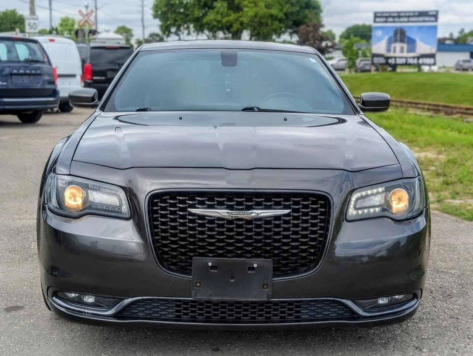 2016 Chrysler 300 - photo 2