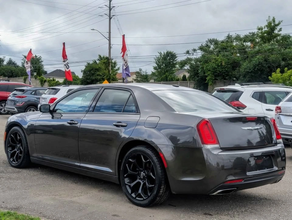 2016 Chrysler 300 - photo 4