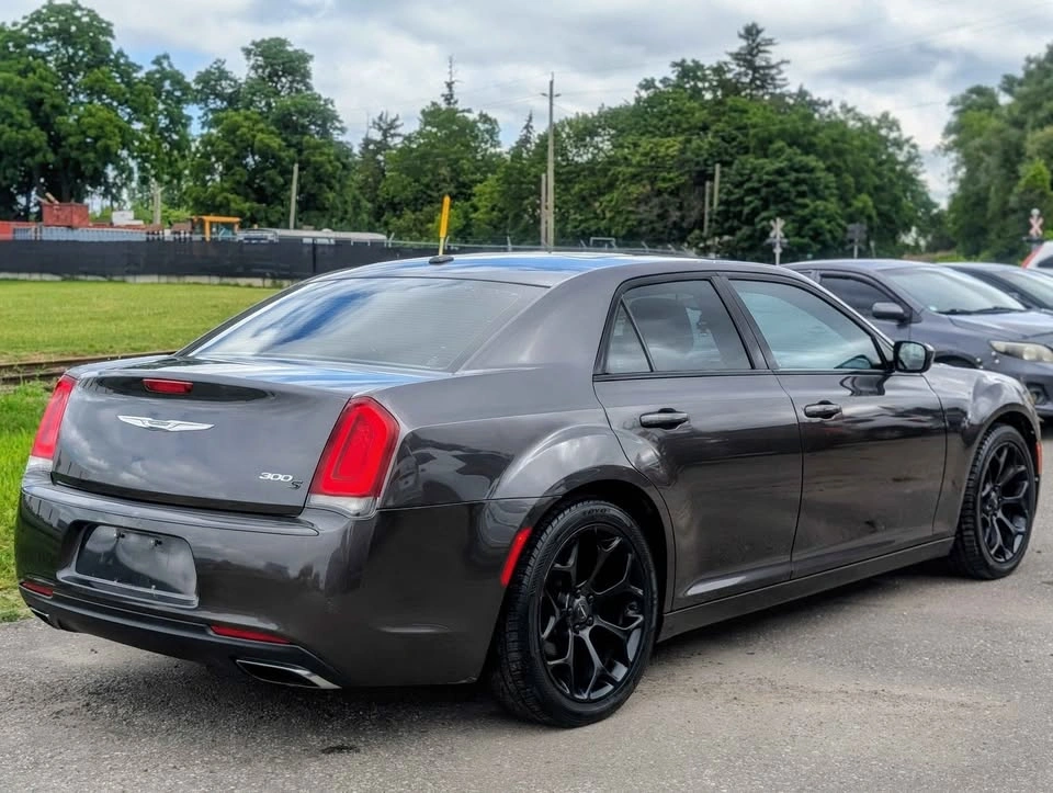 2016 Chrysler 300 - photo 5