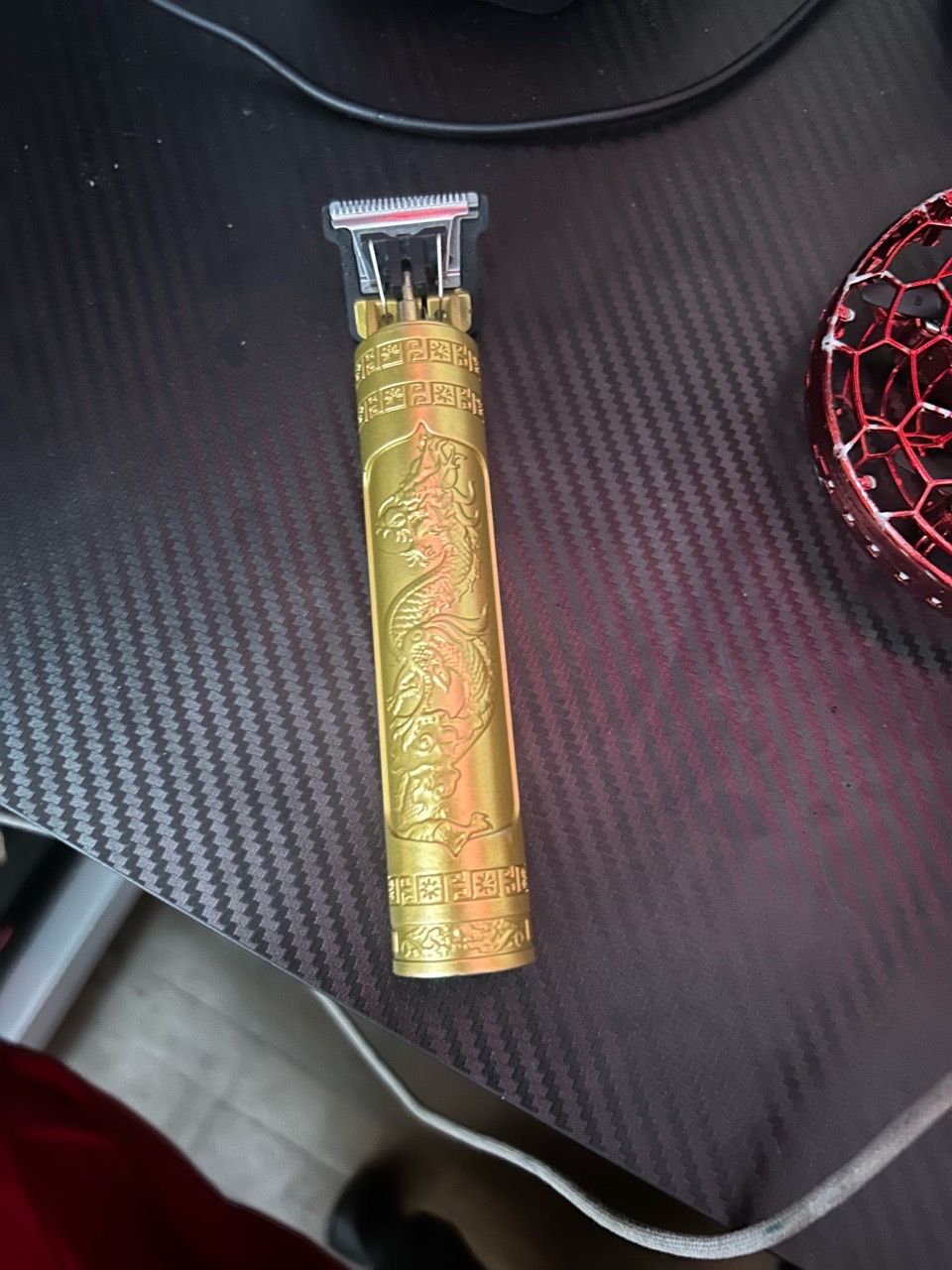 Barber lining hair clippers