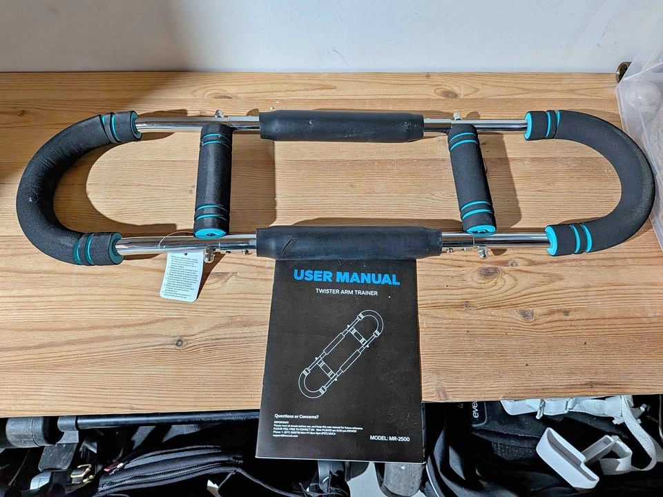 Shoulder workout tool