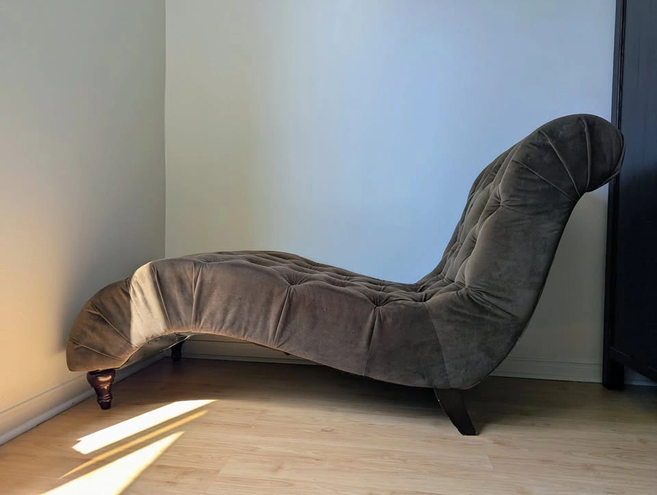 Tufted Velvet Chaise Lounge - 5'L x 26"W x 3'H - Sturdy Frame - photo 4