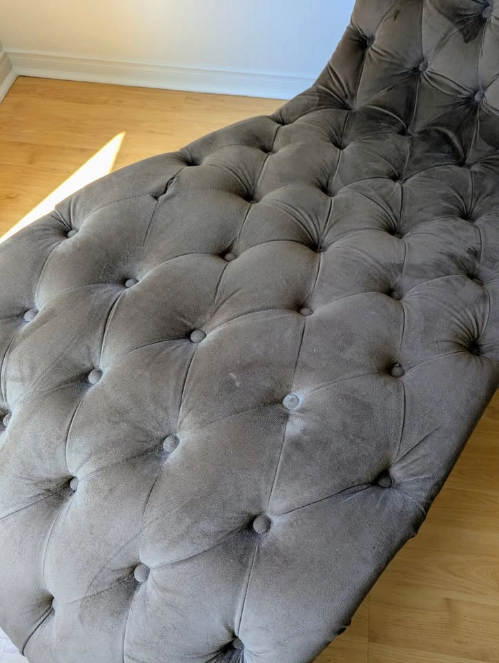 Tufted Velvet Chaise Lounge - 5'L x 26"W x 3'H - Sturdy Frame - photo 5