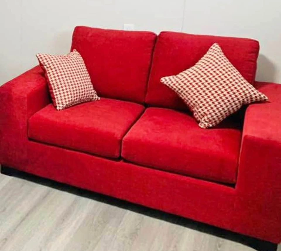 Leon’s loveseat Sofa with Pillows