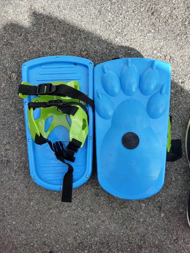 Kids Snowboard, Helmet, Snowshoes - photo 3