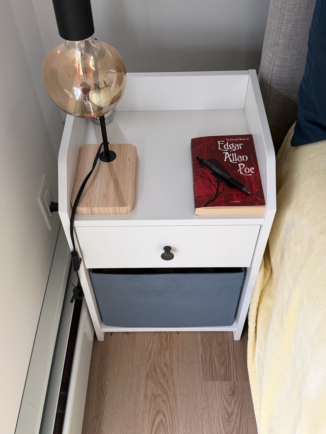 2 Nightstands with Really Cool Lamps x2 - photo 2