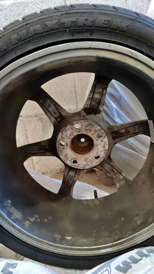 2 Maxtrek 18x7.5J ET38 Wheels with 225/40ZR18 92W Tires