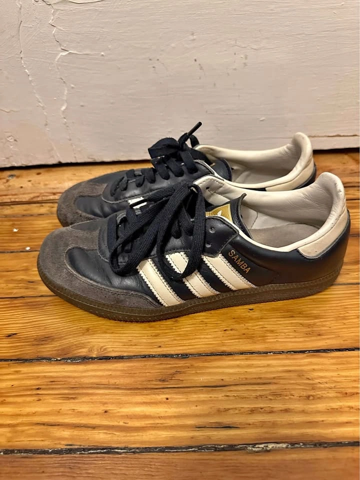 adidas Samba OG - Night Navy / Cream. Women’s Size 7.