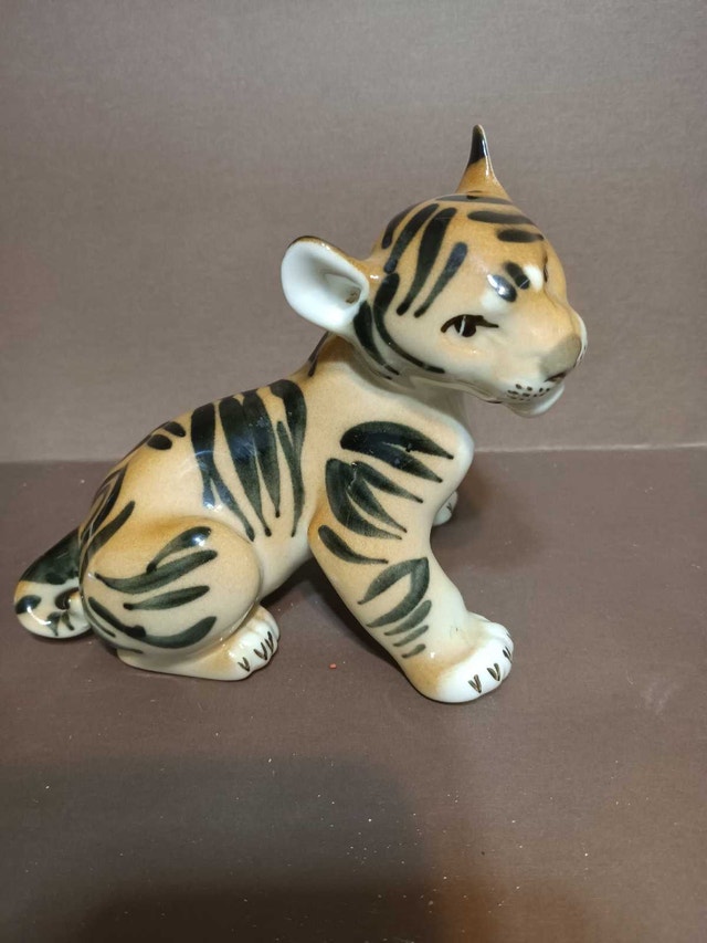 Lomonosov Porcelain Tiger Figurine - photo 2