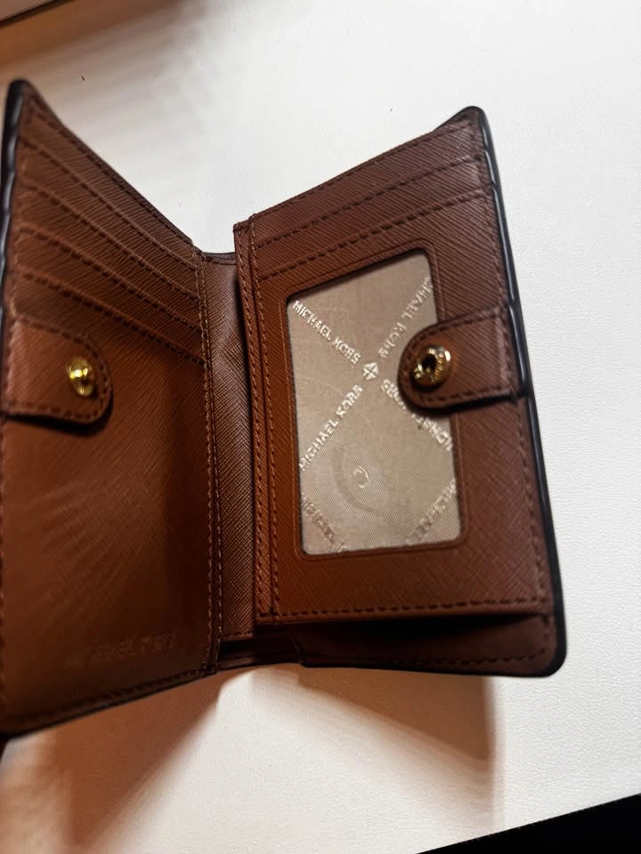 Michael Kors Trifold Wallet - photo 2