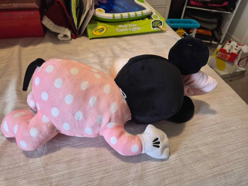Minnie Mouse - Sleeping Plushie - NEW - photo 2