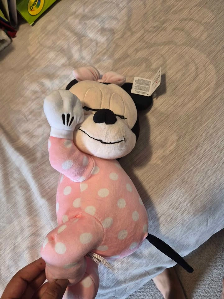 Minnie Mouse - Sleeping Plushie - NEW - photo 3