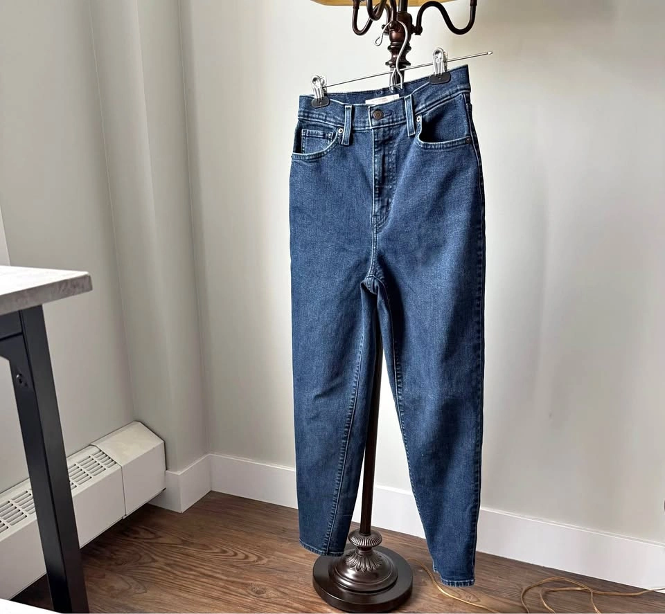 Women’s Levi’s Dark Denim Jeans | Size 26