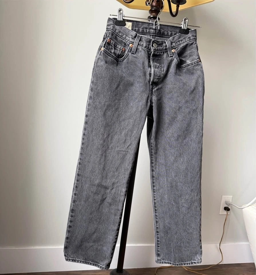 Women’s Levi’s Jeans | Size: 24 - photo 2