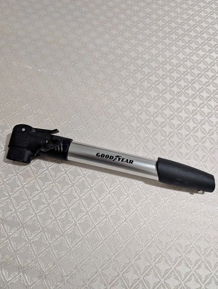 Mini bike pump