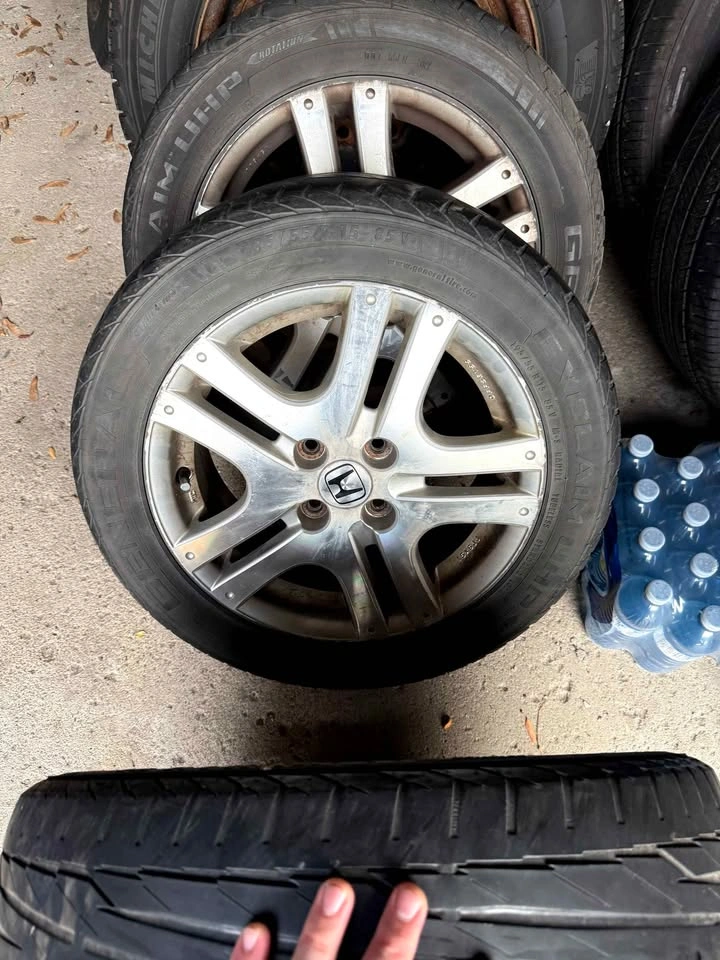 OEM 15" Honda Fit Sport Alloy Wheels - photo 2