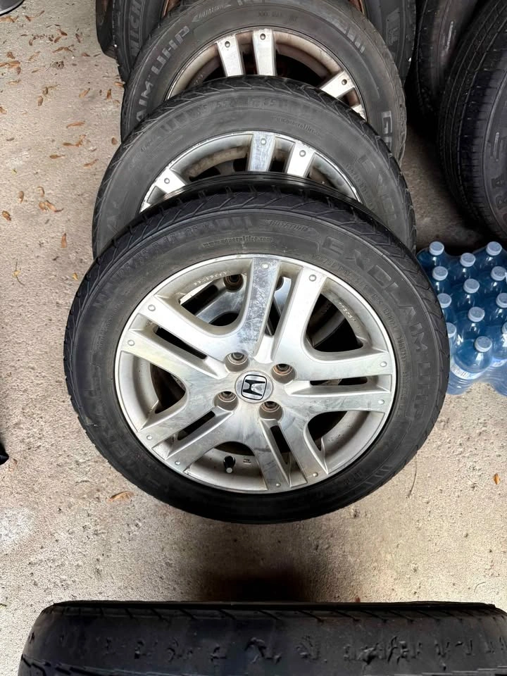 OEM 15" Honda Fit Sport Alloy Wheels - photo 4