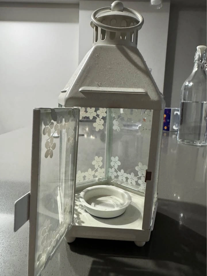 White Metal Lantern with Floral Glass Panels - photo 2