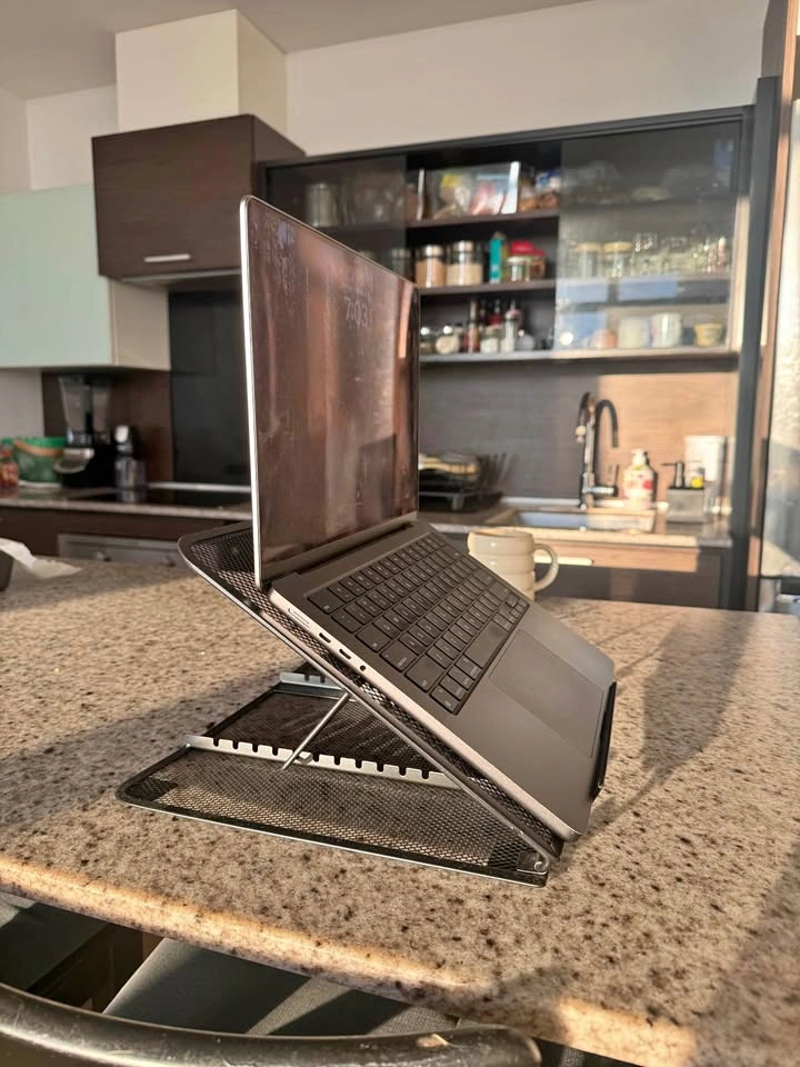 Laptop stand