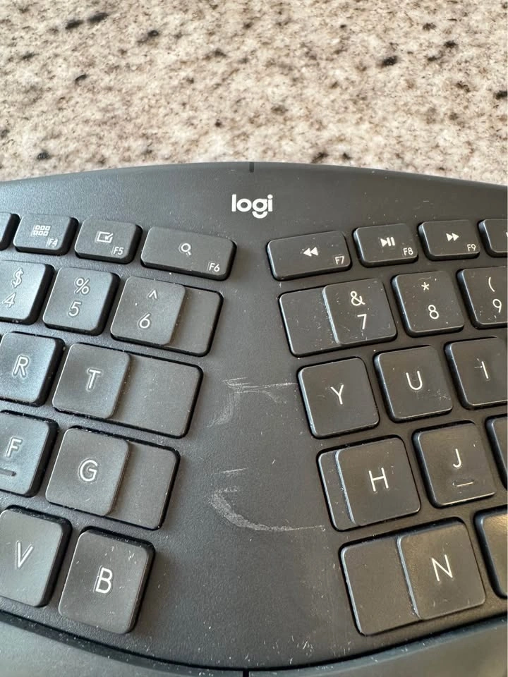 Logitech keyboard - photo 2