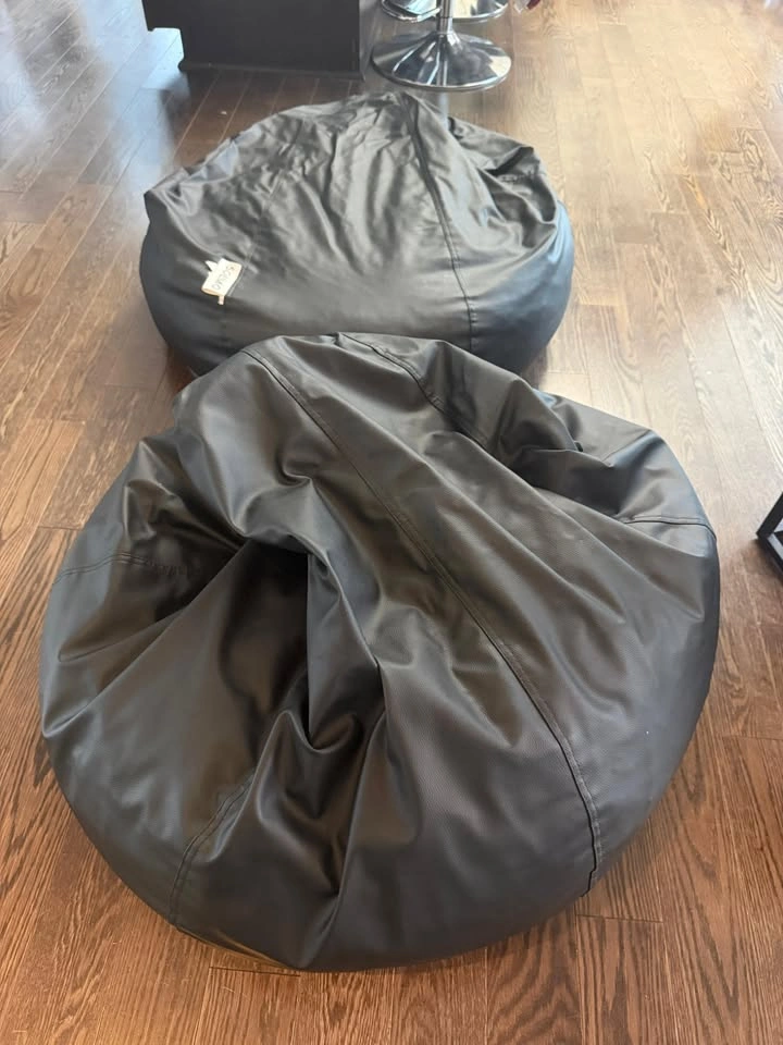 Set of 2 Black Bean Bags - photo 2