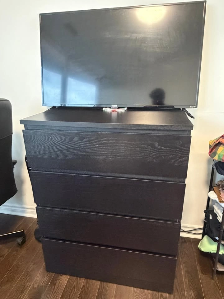 RCA 42' Roku TV - photo 2