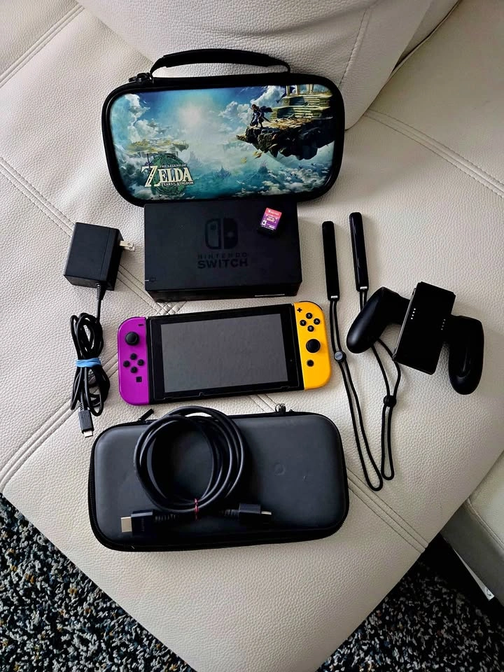 Nintendo Switch Bundle Neon Purple/Orange + Pokémon Violet