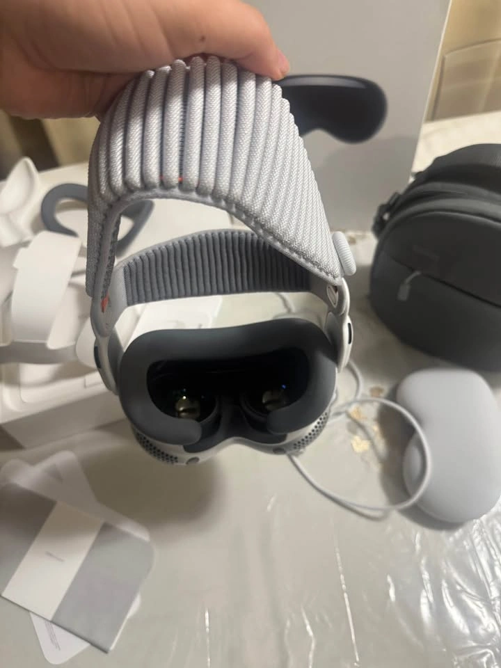 Apple Vision Pro M5 - 512GB - photo 2