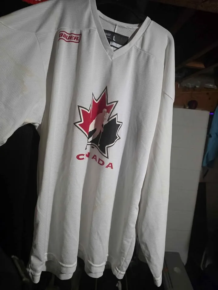 Large Bauer official Olympic Canadian hockey jersey image indicator(3)