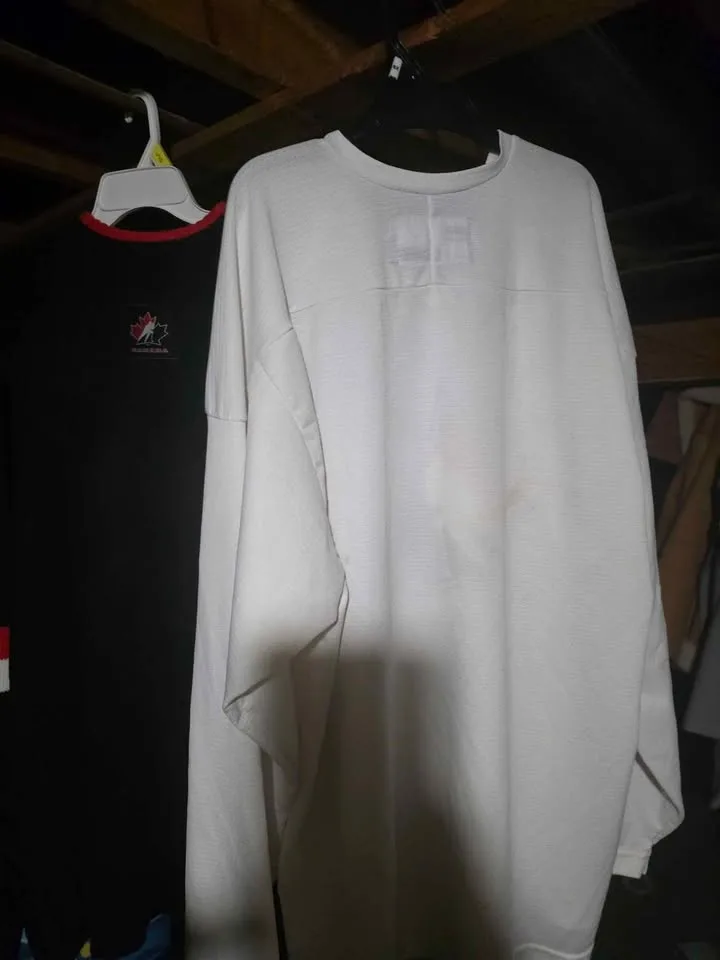 Large Bauer official Olympic Canadian hockey jersey image indicator(5)