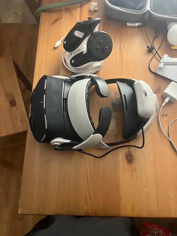 MetaQuest 3S - photo 2