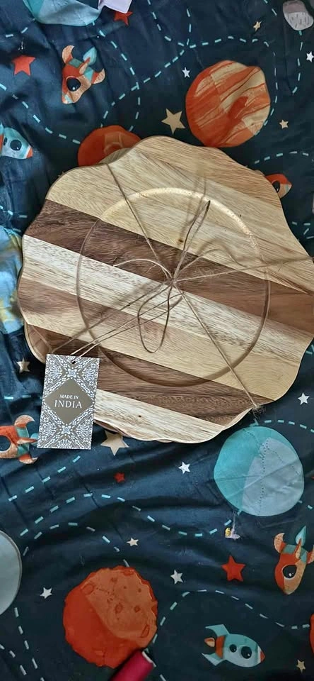 Set of 4 Scalloped Striped Wood Plates