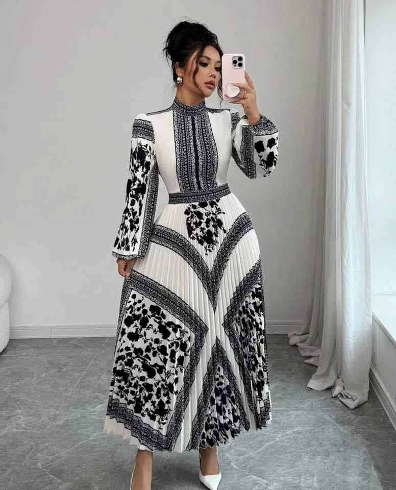 Elegant Black & White Printed Pleated Maxi Dress - Size M - photo 5