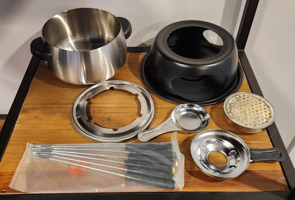 Fondue Set with 6 Plates & Forks - photo 3