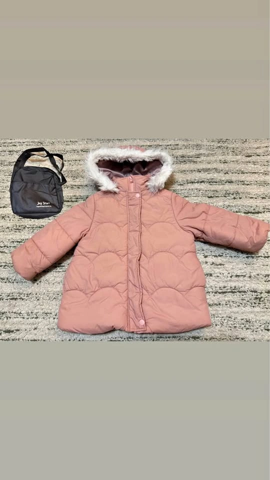Girls Puffer Jacket Size 3-4 *Free Sling Bag*