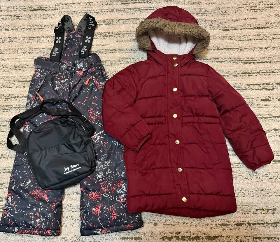 Girls Snow suit size 4 *Free Sling Bag*