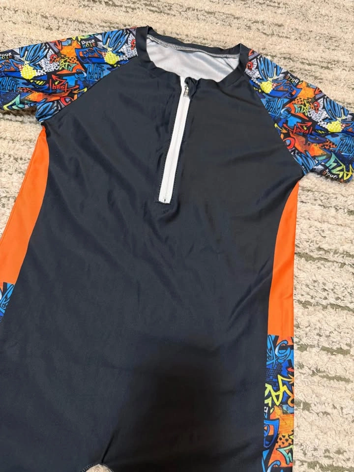 Boys Rashguard - Medium - 7 years old - photo 2