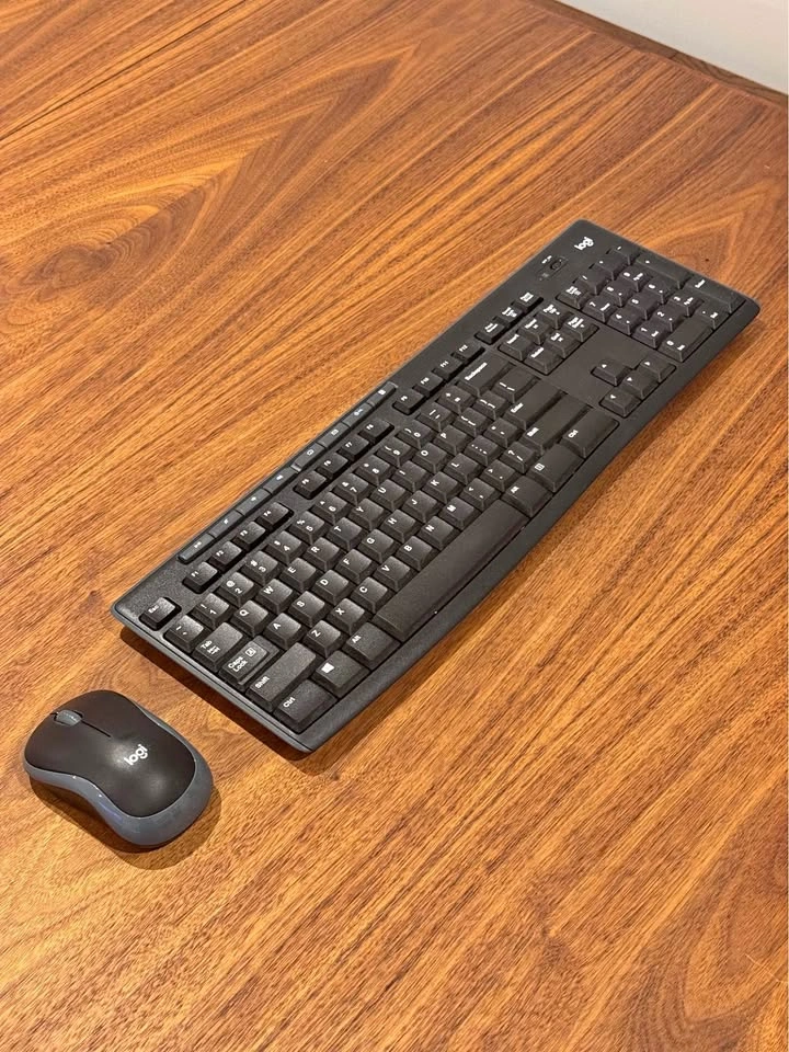 Logitech MK270 Wireless Keyboard and Mouse Combo