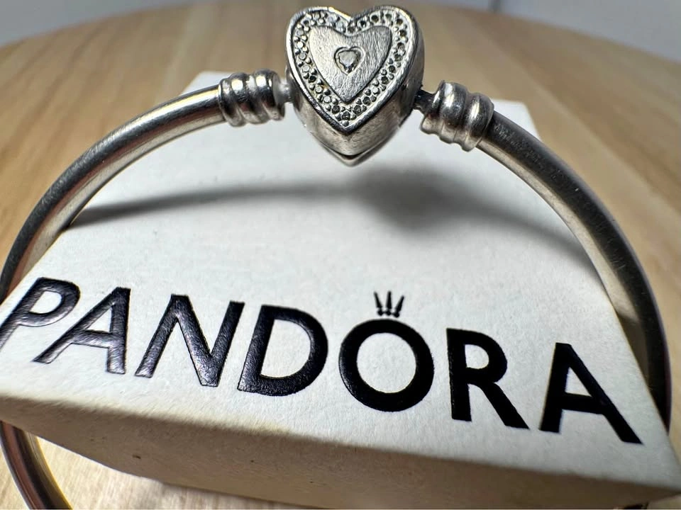 Pandora Moments Sterling Silver Wishful Heart Bangle