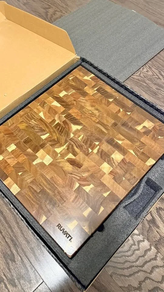 Ruvati 17” x 16” x 2” End-Grain Acacia Butcher Block – NEW