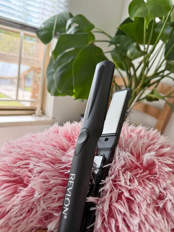 Revlon Professional Hair Straightener – Up to 250°C / 482°F