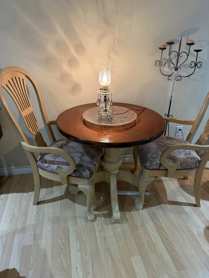 Round Pedestal Dining Table with 2 Chairs for staging - photo 2