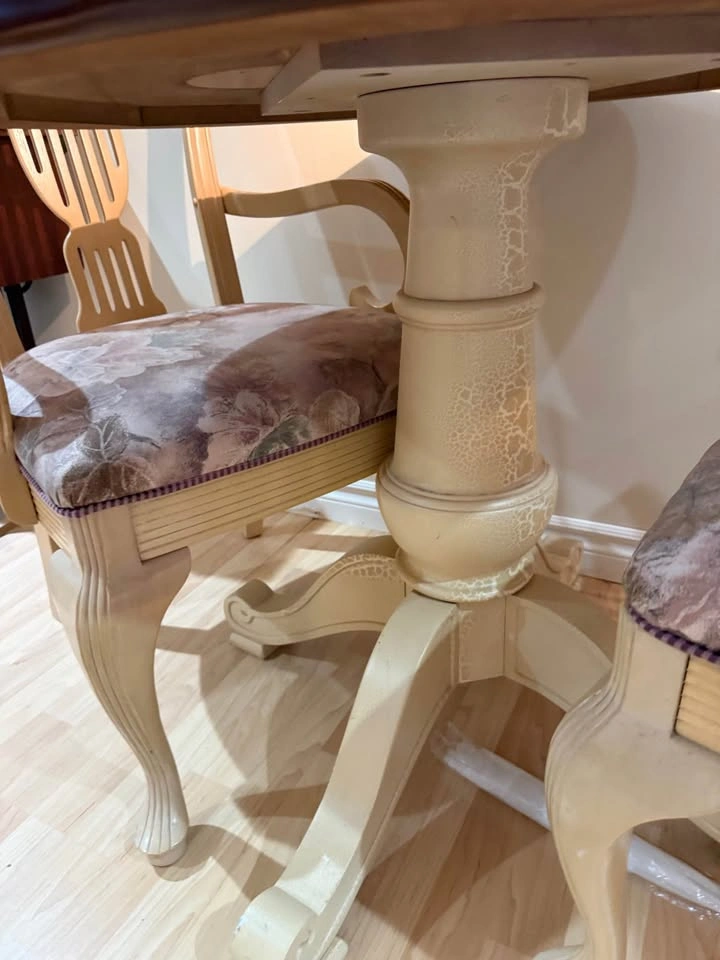 Round Pedestal Dining Table with 2 Chairs for staging - photo 4