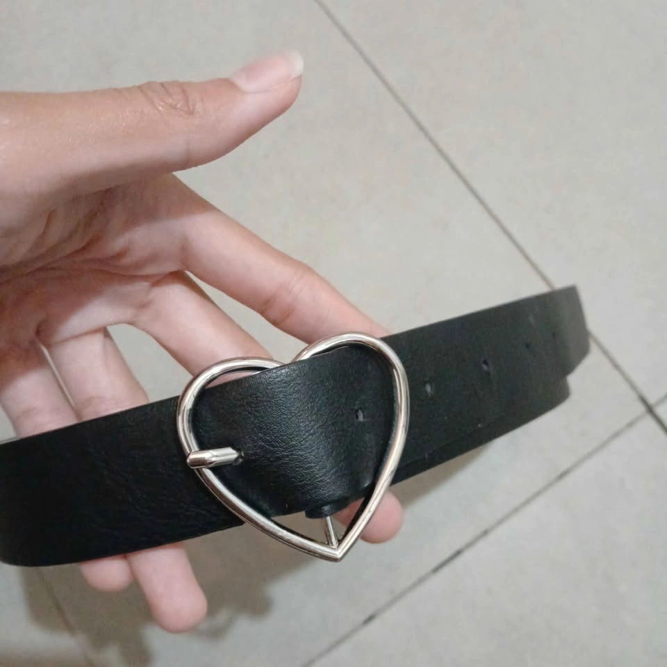 Brandy Melville Black Heart Buckle Belt - photo 3