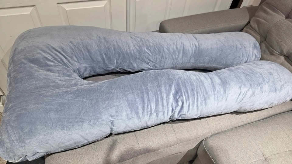Maternity Pillow - Clean and barely used!
